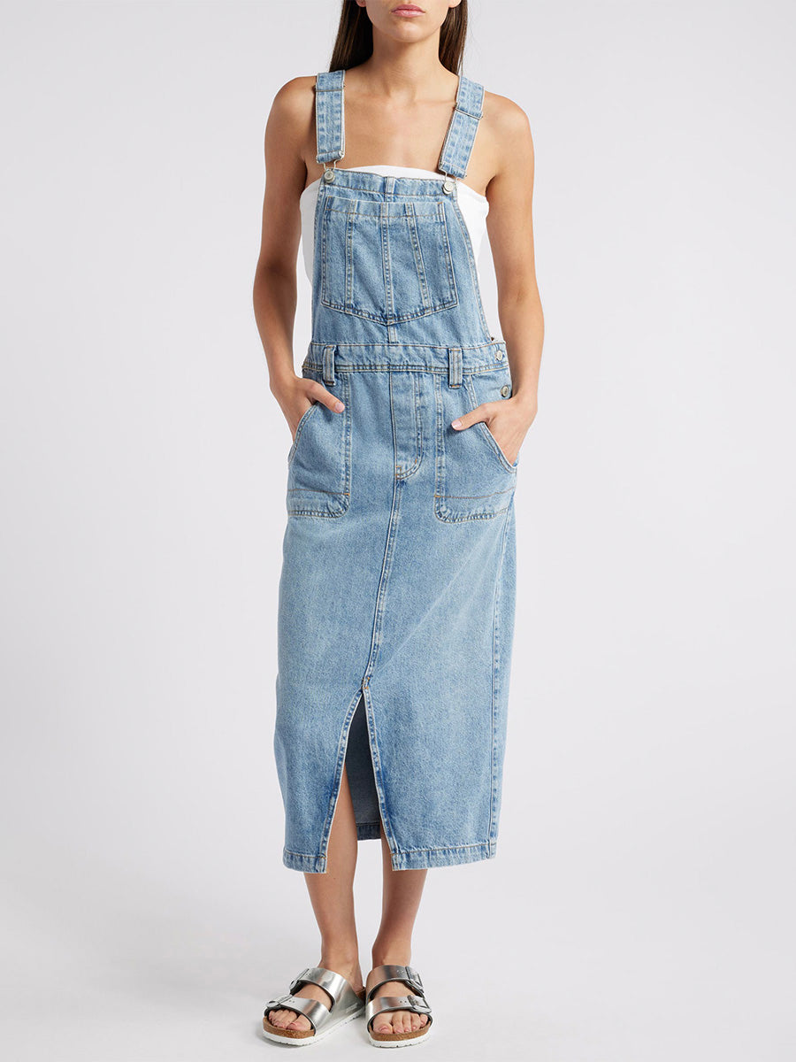 Jeans-Latzkleid mit Schlitz vorne