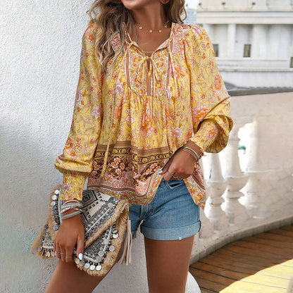 Damen-Bluse mit Boho-Blumenmuster und Schleifenkragen