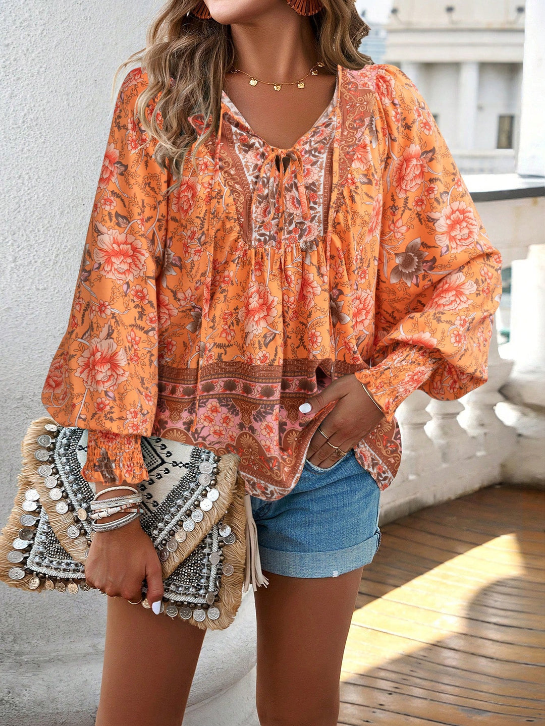 Blusa Boho con Estampado Floral y Cuello Anudado para Mujer