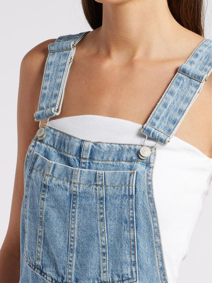 Jeans-Latzkleid mit Schlitz vorne