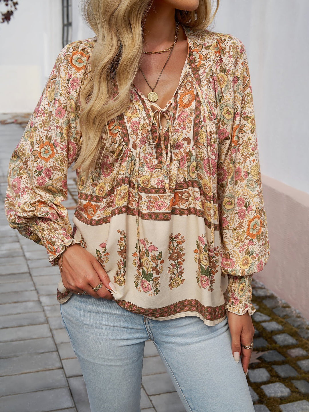Blusa Boho con Estampado Floral y Cuello Anudado para Mujer