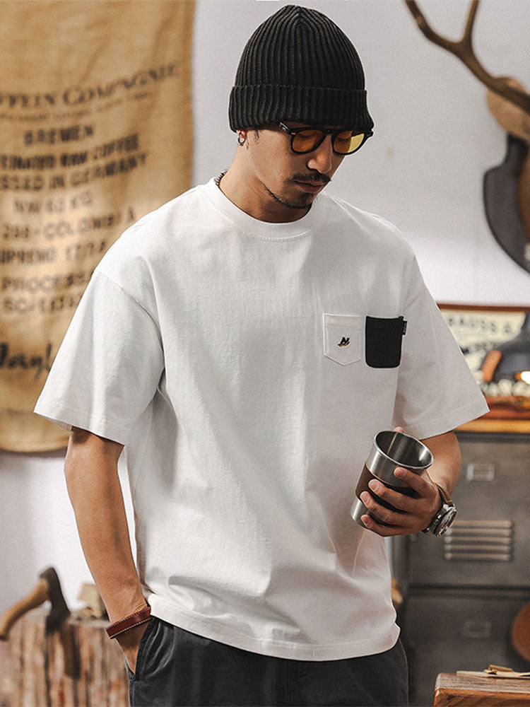Camiseta de manga corta holgada con bolsillos en contraste para hombre