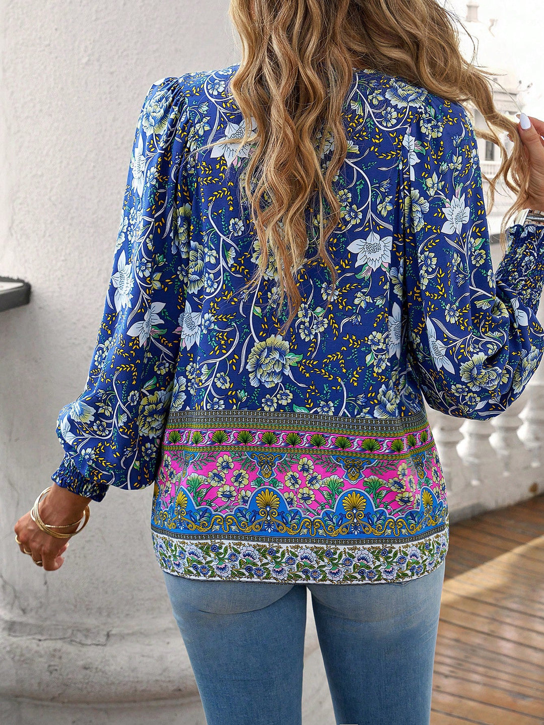 Blusa Boho con Estampado Floral y Cuello Anudado para Mujer