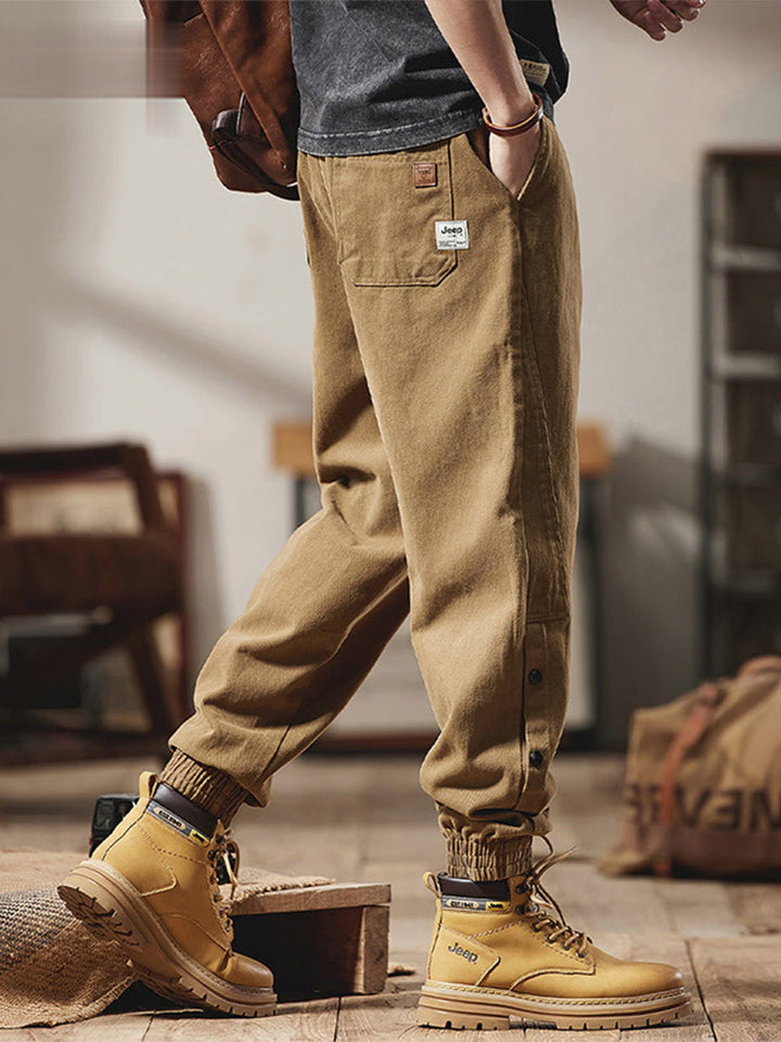 Herren Jogger-Hose aus 100% Baumwolle mit Knopfdetail an der Seite