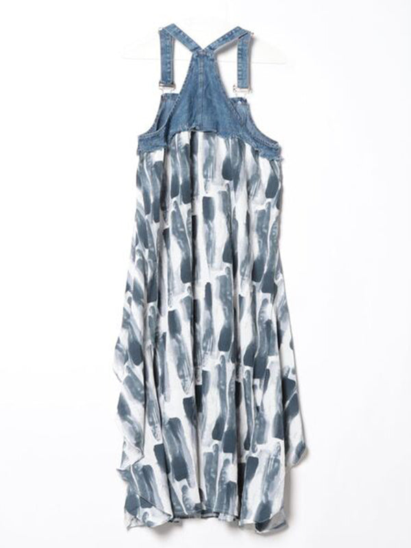 Latzkleid aus Denim mit Patchwork-Aquarellmuster