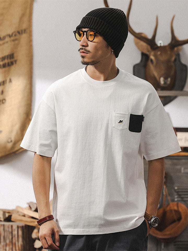 Camiseta de manga corta holgada con bolsillos en contraste para hombre