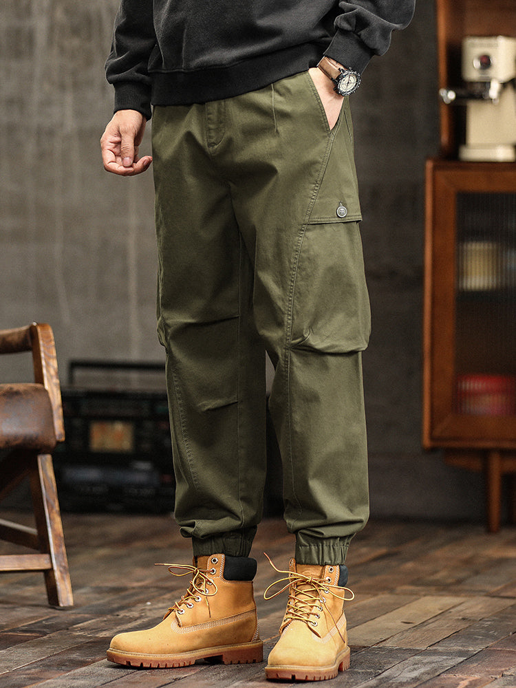 Herren-Cargohose mit elastischem Bund, Knopfleiste und schmal zulaufendem Bein