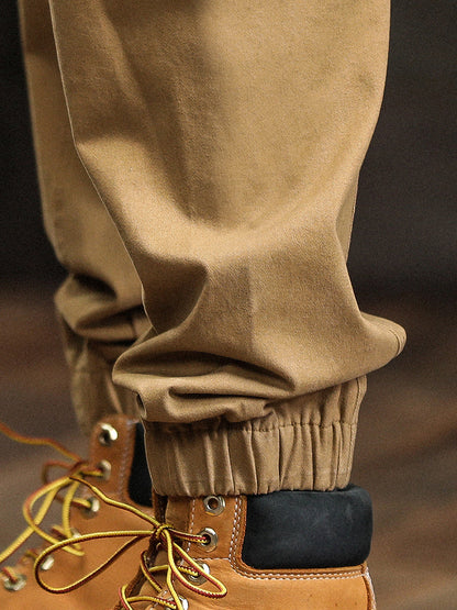 Herren-Cargohose mit elastischem Bund, Knopfleiste und schmal zulaufendem Bein