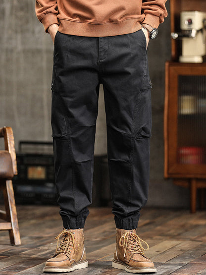 Herren-Cargohose mit elastischem Bund, Knopfleiste und schmal zulaufendem Bein
