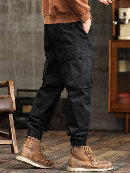 Herren-Cargohose mit elastischem Bund, Knopfleiste und schmal zulaufendem Bein