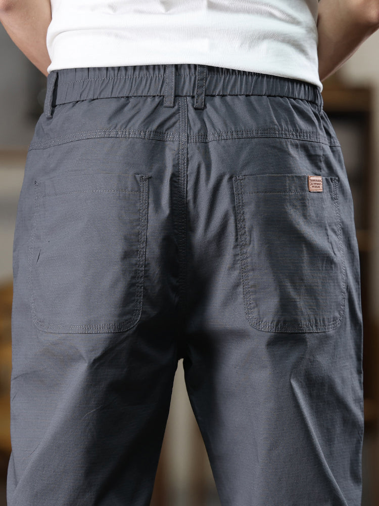 Pantaloni cargo affusolati da uomo con etichetta a toppa e polsini elasticizzati