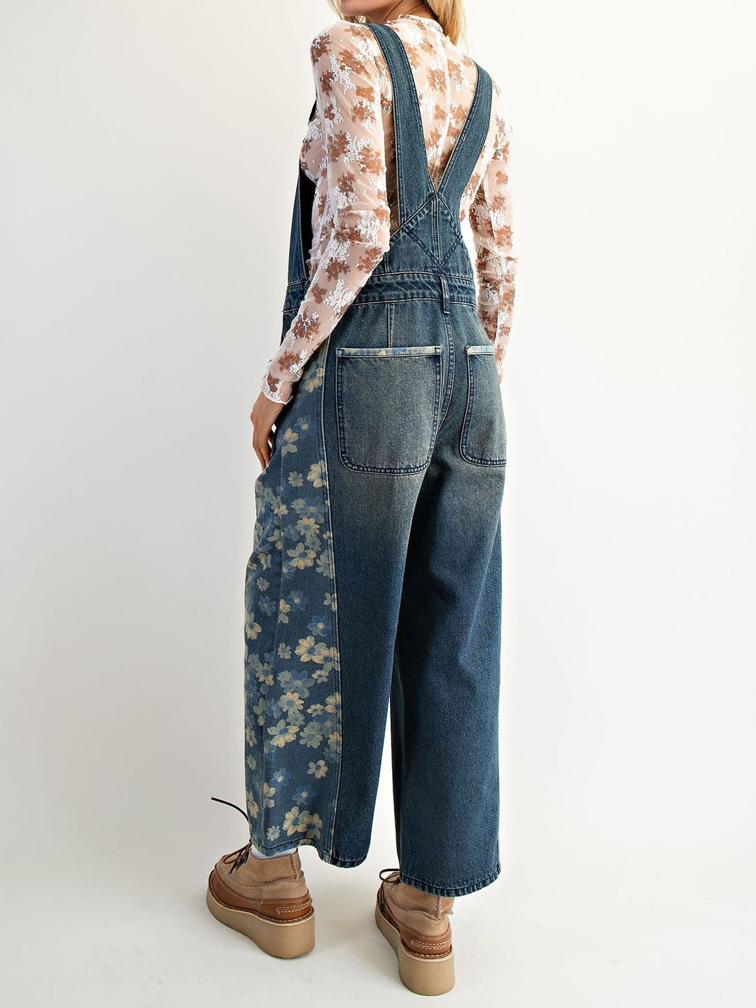 Peto vaquero con estampado floral