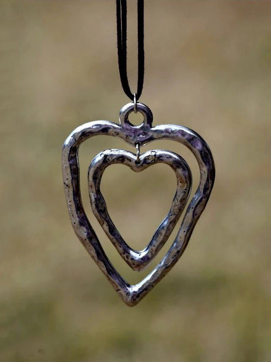 Lange Halskette mit doppeltem Herz in Braun